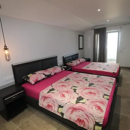 Ξενοδοχείο με διαμερίσματα Haus Petris 3*
